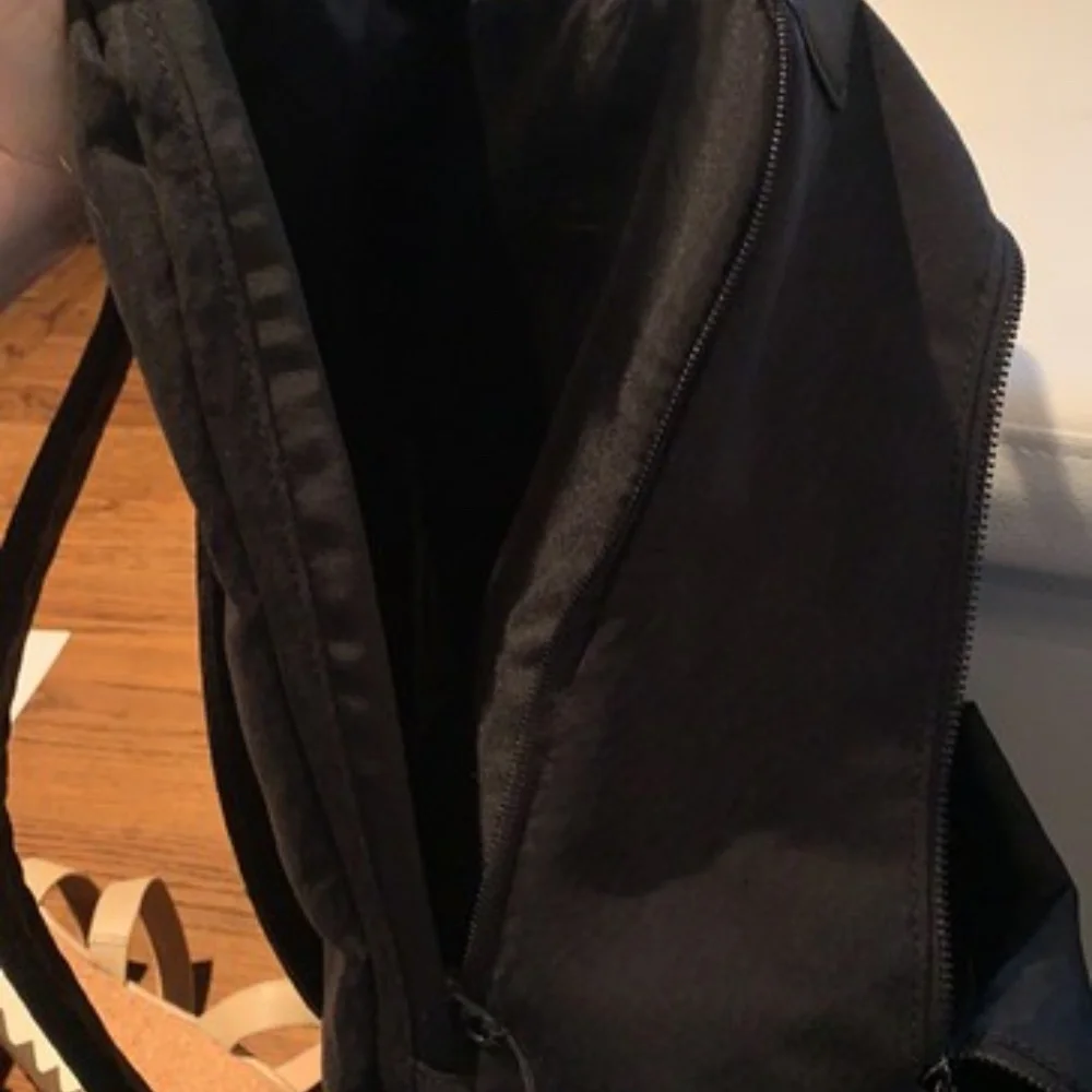 CITY ADVENTURER BLACK BACKPACK 17L